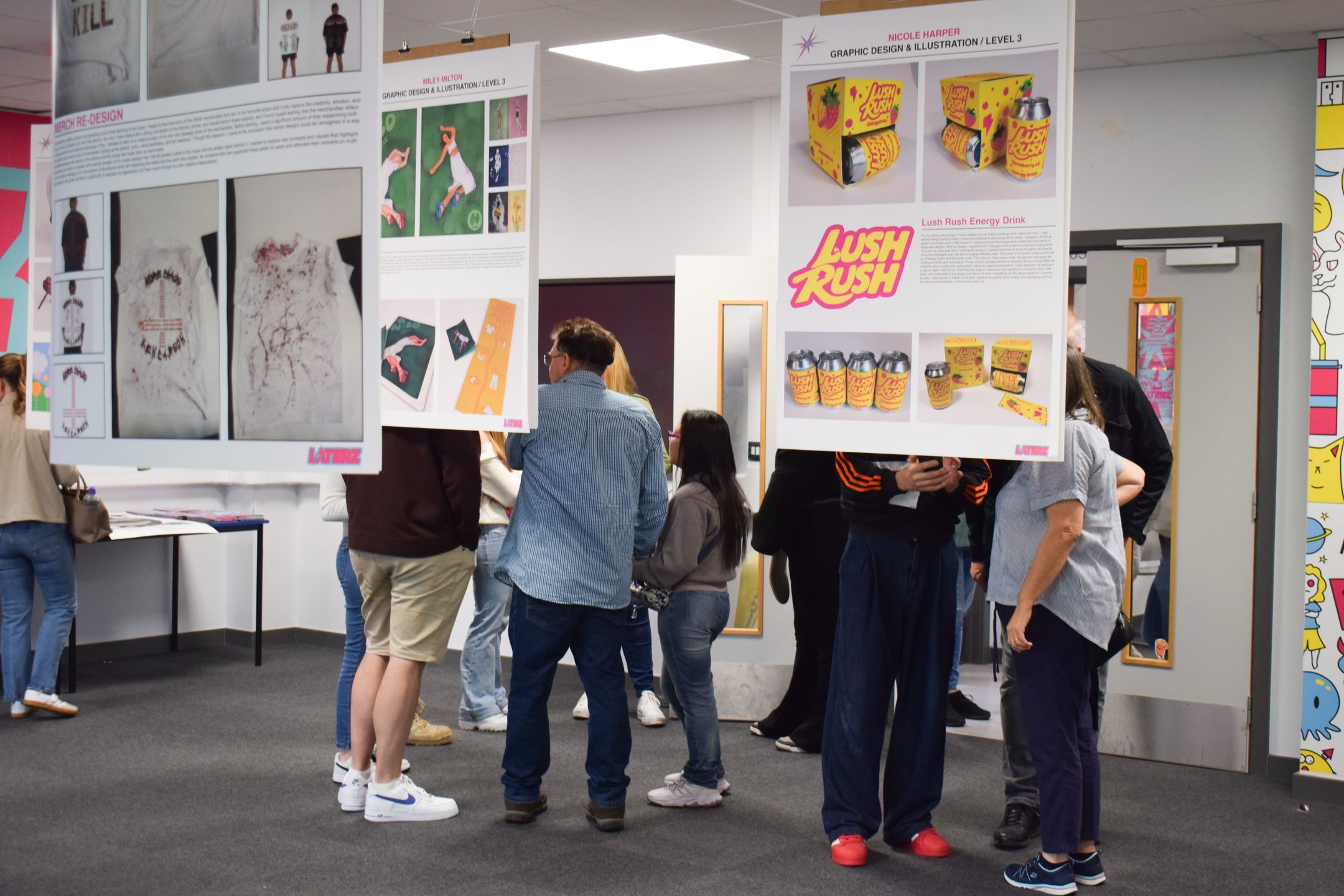 Public Looking at art